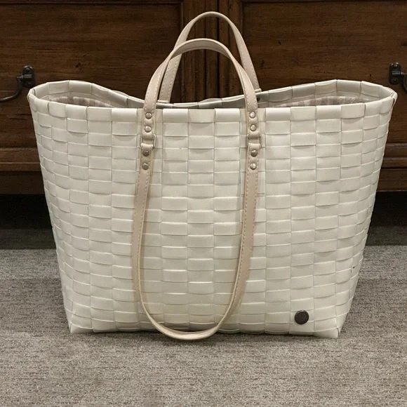 Handed By Go Weekender Bag - Picture 1 of 4